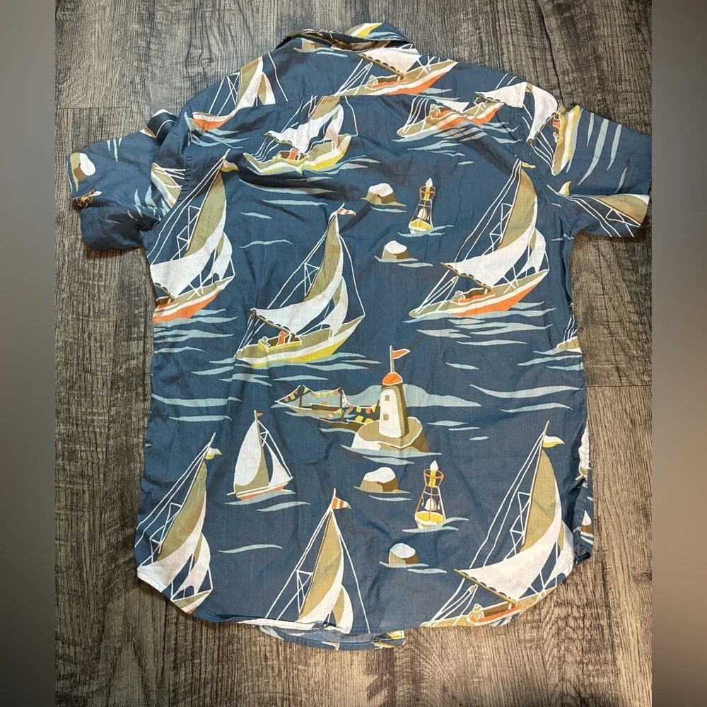 J Crew Shirt Mens Small Blue Hawaiian Boat Sailing Fishing Beach Ocean